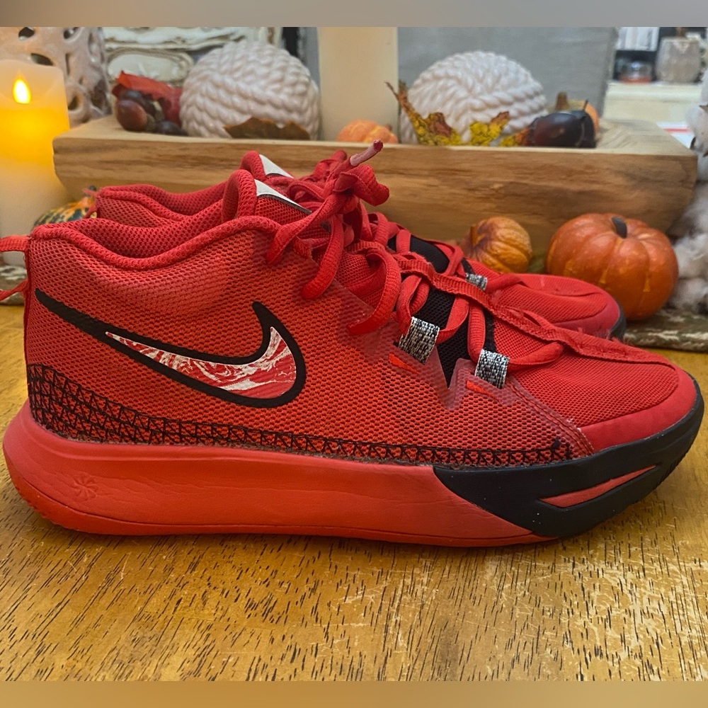 Nike Kyrie Flytrap Basketball shoes Size 5